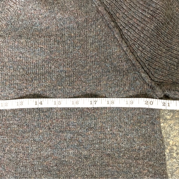 V-neck Sweater sz M - Picture 6 of 6